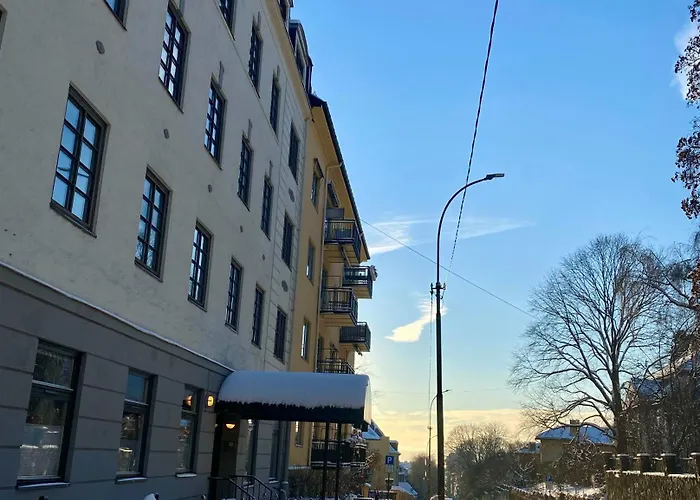 Bright And Modern On A Quiet Street Apartman